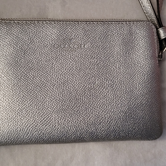 Coach wristlet - Picture 3 of 3